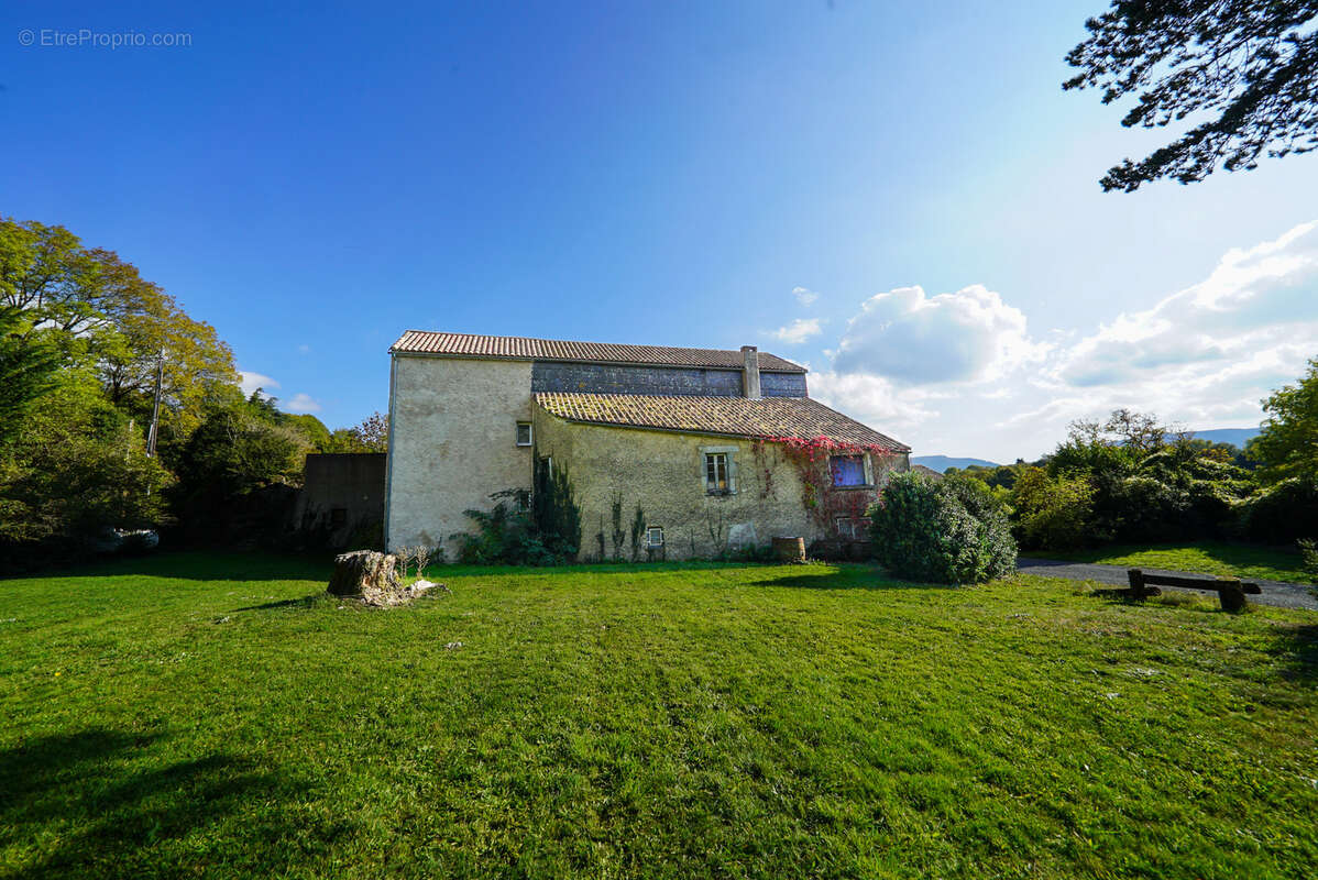 Maison à CASTANET-LE-HAUT