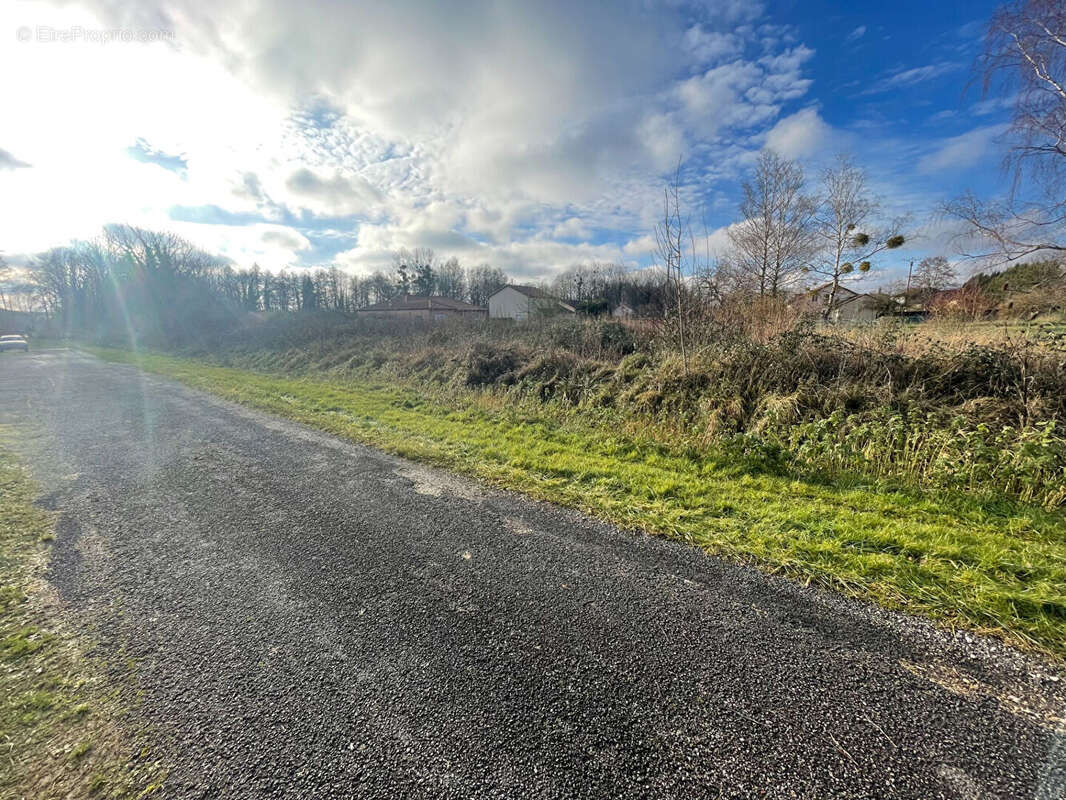 Terrain à LAHEYCOURT