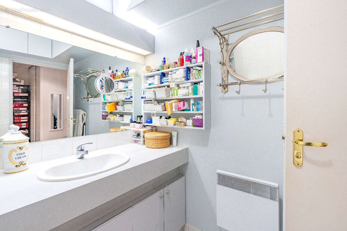 Appartement à LEVALLOIS-PERRET