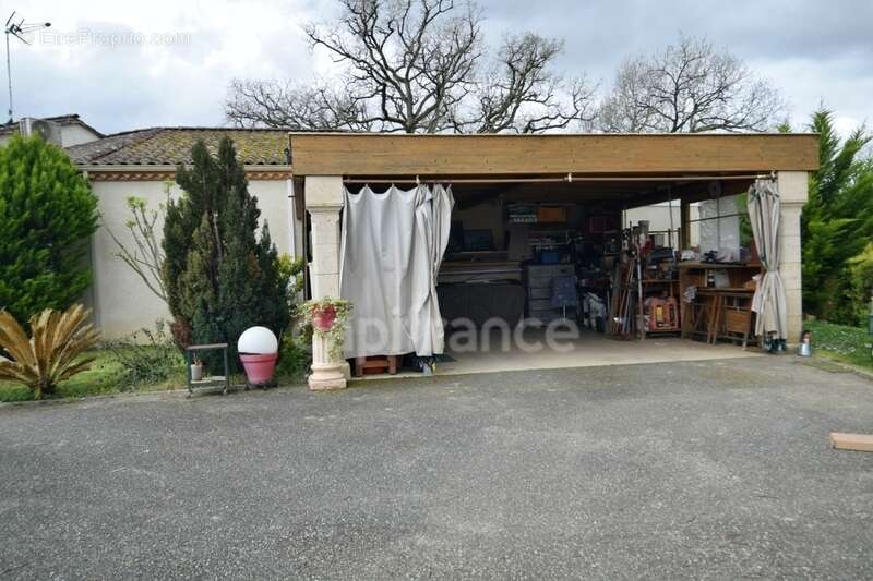 Villa de plain pied - 4 chambres - piscine - terrain de pétanque - garage - cadre naturel privilégié - photo 18