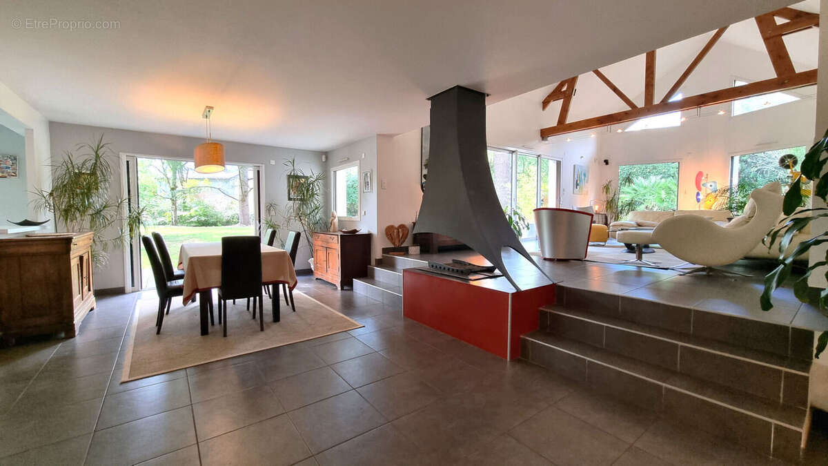 Maison Sautron  230 m2 - Vallée du Cens - 6chb - photo 2