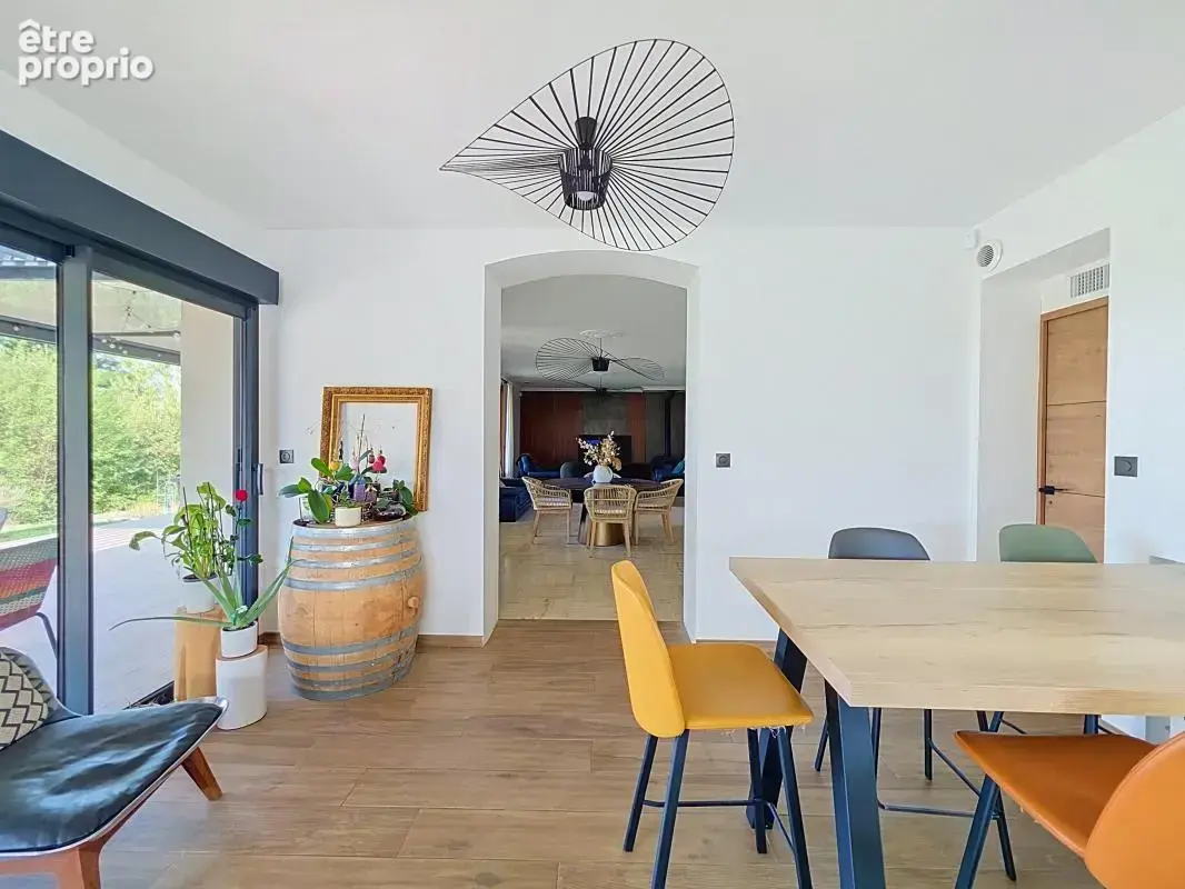Maison - 4 Chambres - Possibilité 5 - Bureau - Sous sol complet - Garage - Piscine - Jardin - Magnifique vue - photo 16