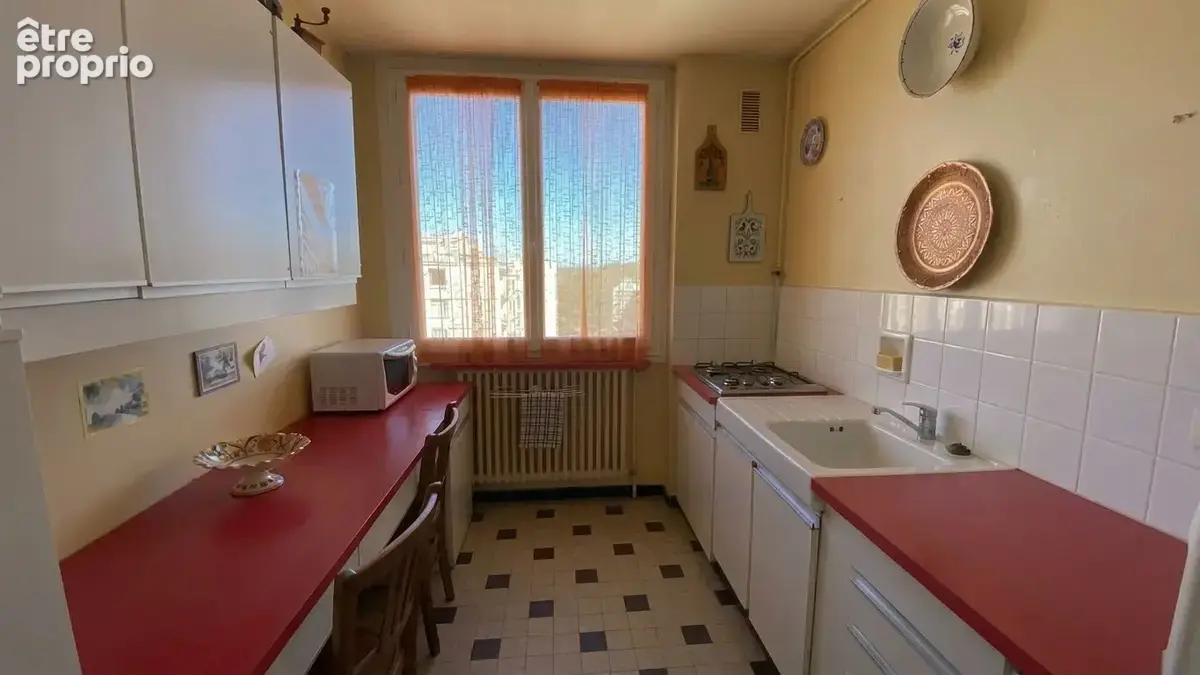 DERNIER ETAGE Appartement T2 à Fontaines-sur-Saône - photo 5