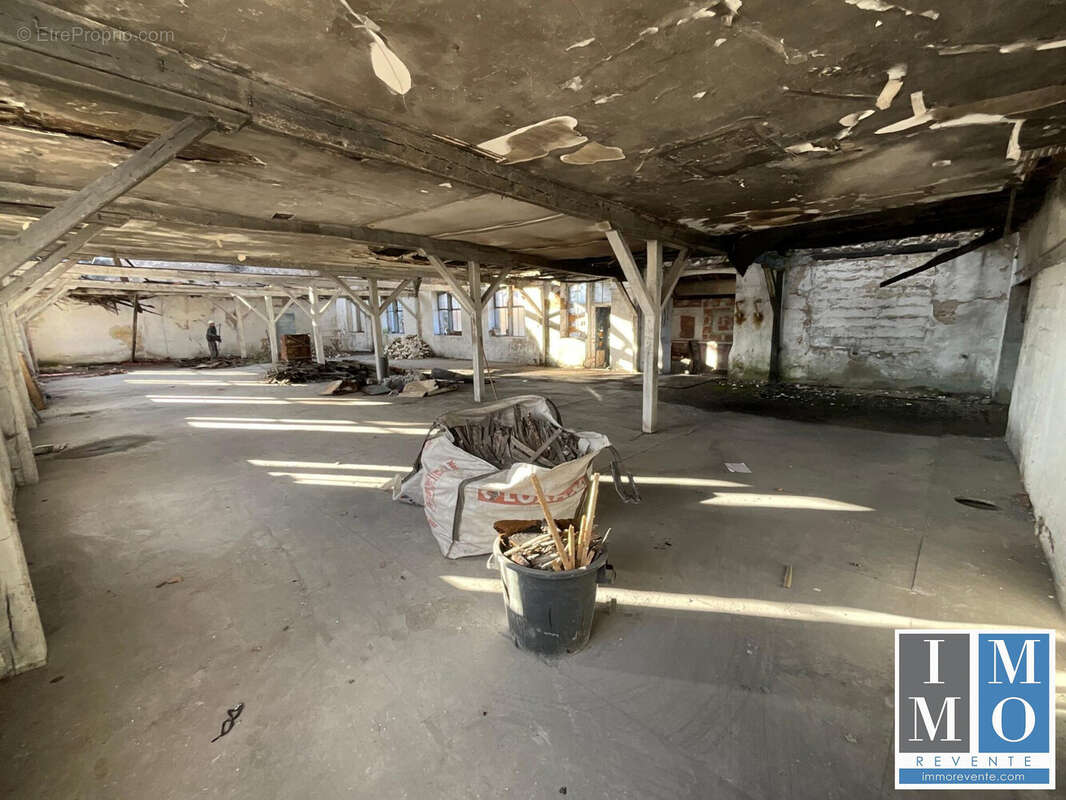 Commerce à MEHUN-SUR-YEVRE