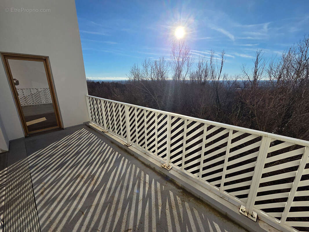 Appartement à RILLIEUX-LA-PAPE