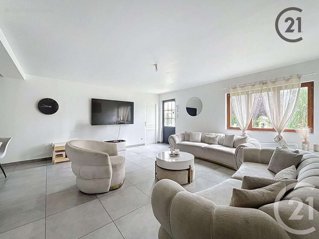 Maison à VILLENEUVE-SUR-YONNE