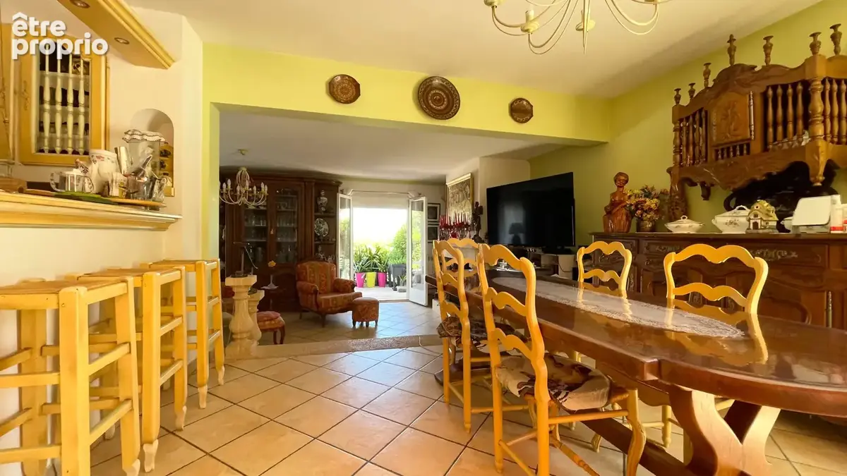 Proche Pont du Gard, villa avec parc paysager, piscine et double garage - photo 4