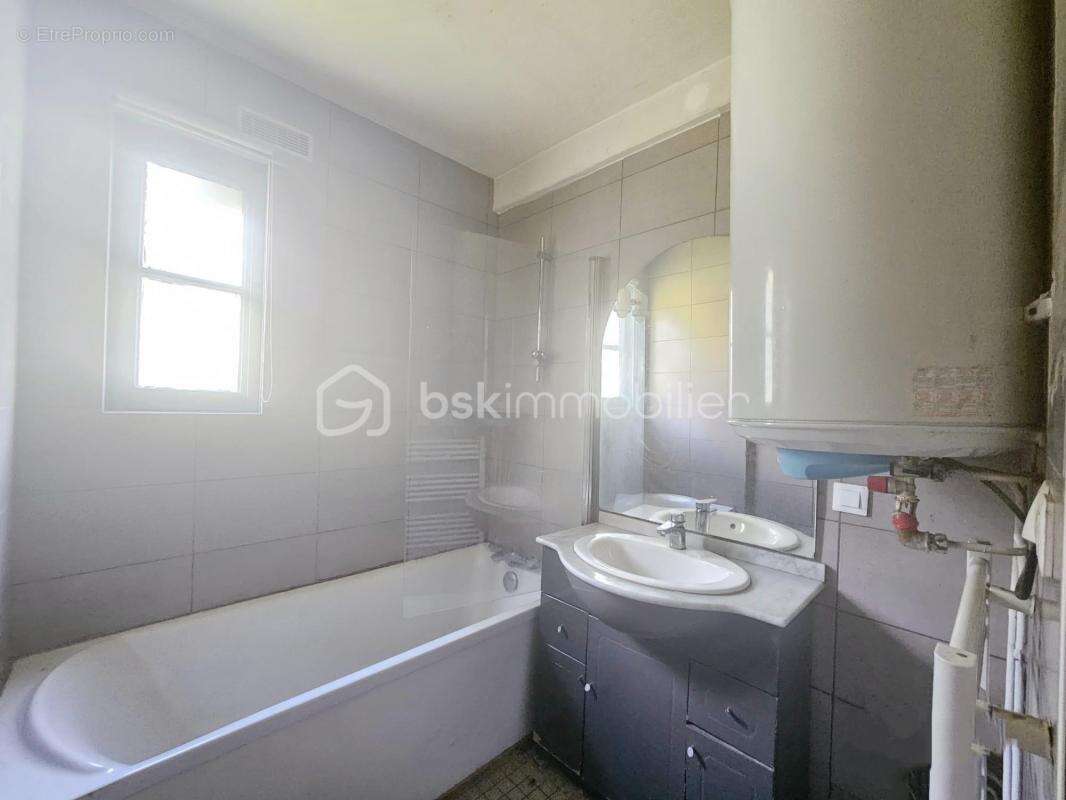 Maison à VANNES-SUR-COSSON