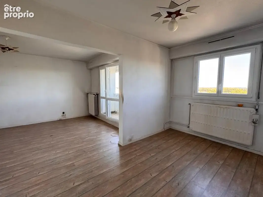 Vue exceptionnelle   76 m2   10e étage avec ascenseur   parking + cave   110 000 € - photo 4