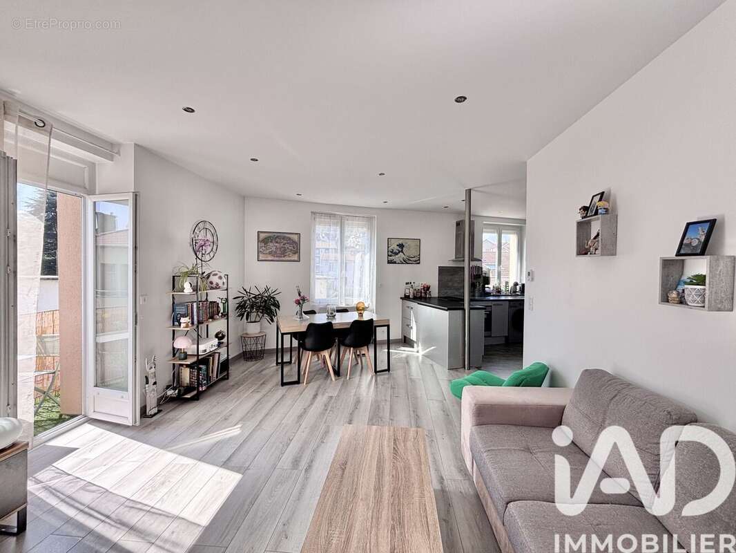 Photo 8 - Appartement à ROCHE-LA-MOLIERE