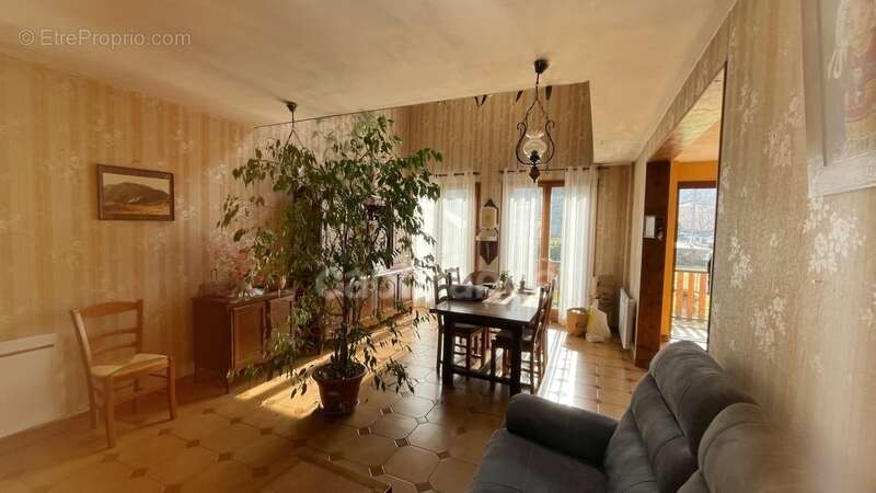 Maison à SAINT-ETIENNE-DE-CUINES