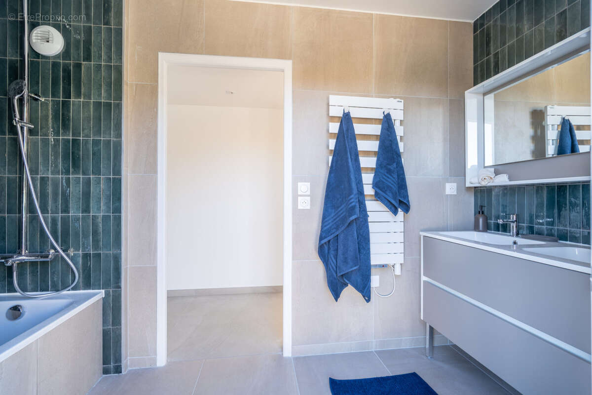 Appartement à CHAMPAGNE-AU-MONT-D'OR