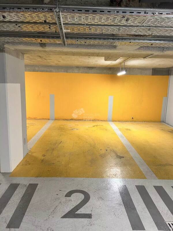 Parking à PARIS-11E