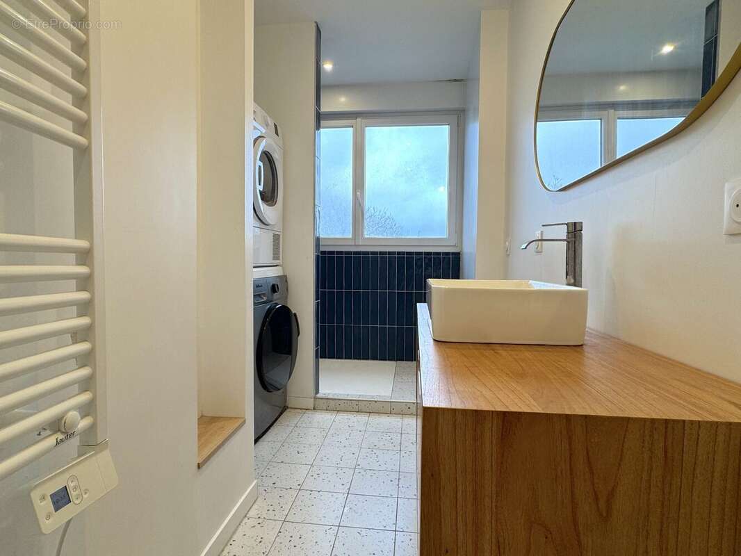 Salle d'eau  - Appartement à LORIENT
