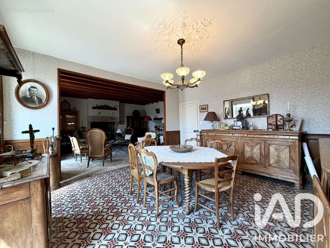 Maison 240 m² à Beaufou  - photo 4