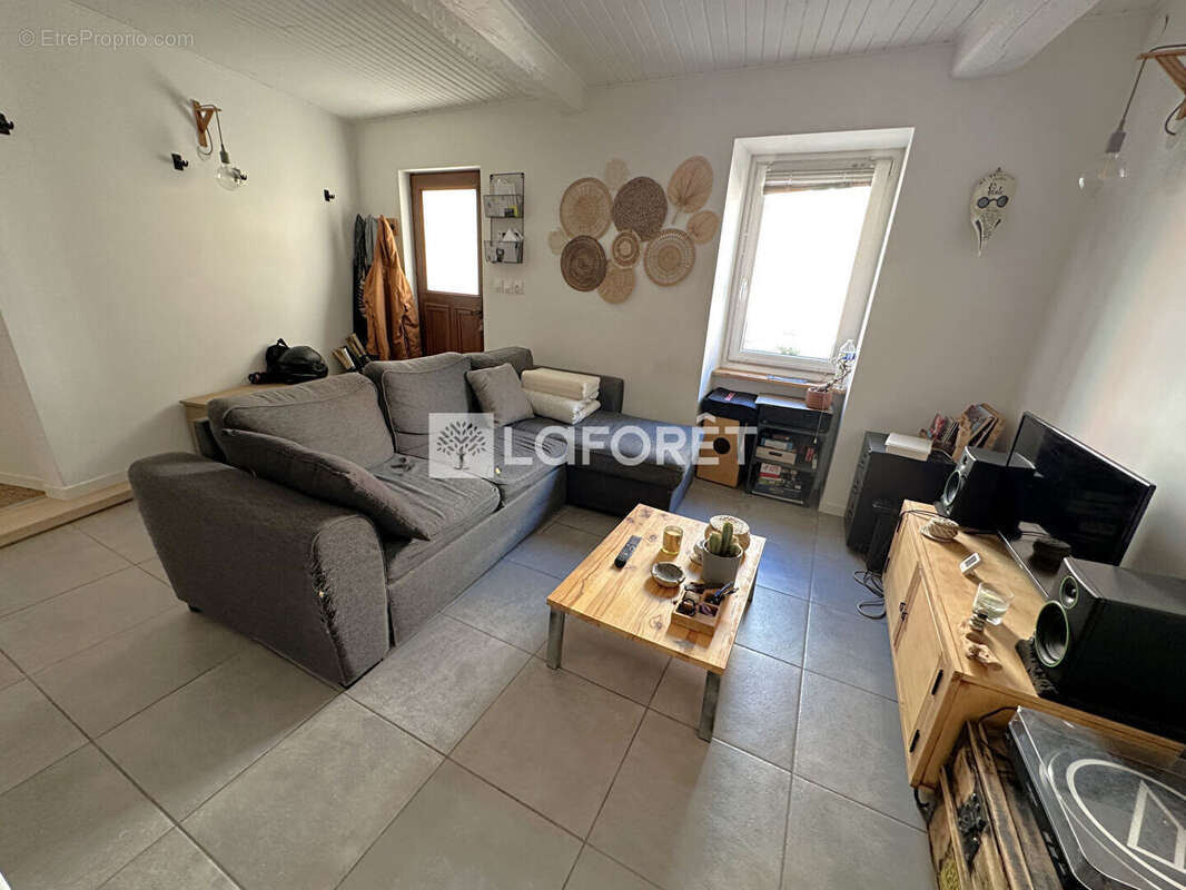 Appartement à SAINT-LAURENT-DU-VAR