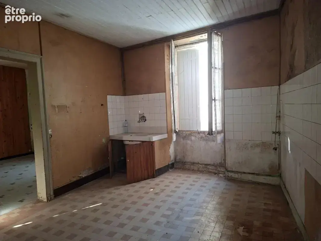 Maison en pierre à Saint Estephe 4 pièce(s) 80 m2 A RENOVER - photo 8