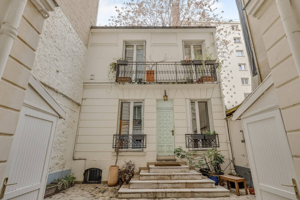 Maison à PARIS-17E