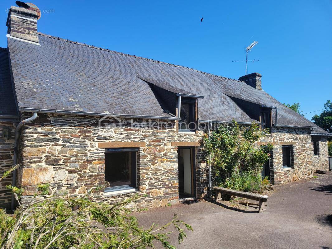 Maison à MUR-DE-BRETAGNE