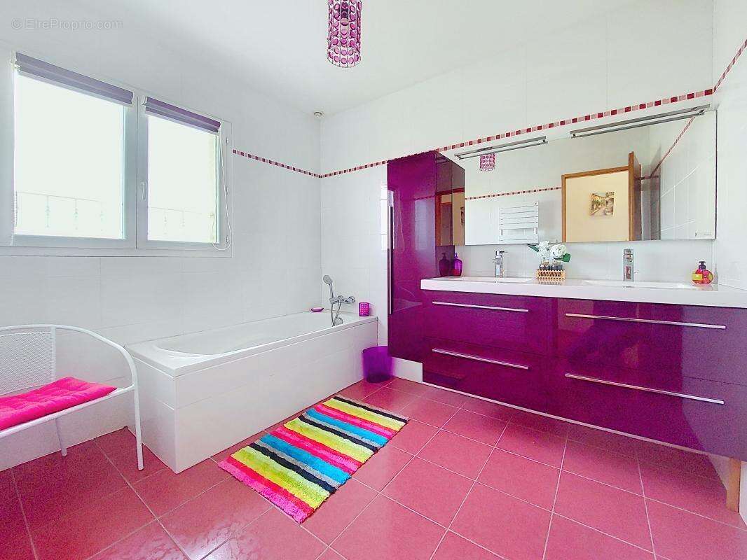 Maison à SAINT-BONNET-DE-MURE