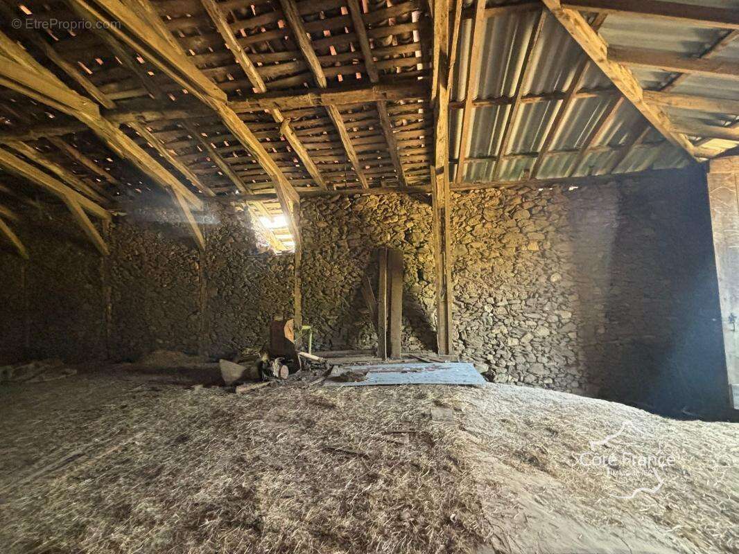 Maison à SAINT-ETIENNE-DE-MAURS