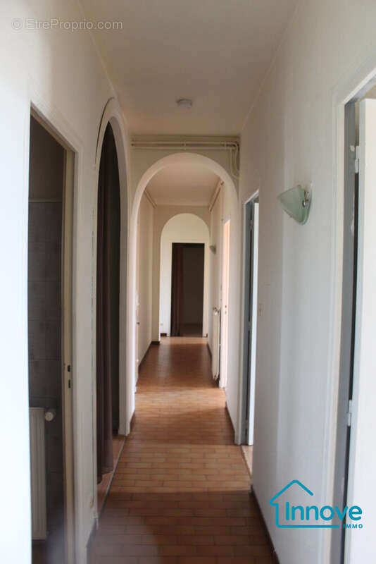 1er étage T3 avec terrase à rénover - Appartement à GRENADE