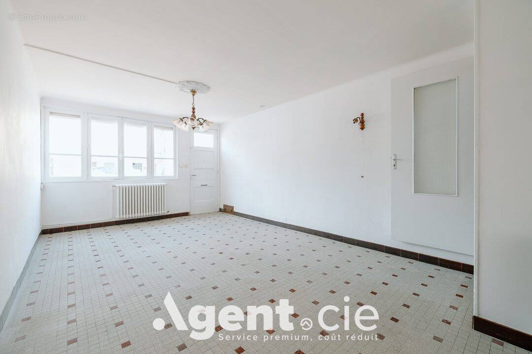 Maison 111 m² à Tessy-Sur-Vire  - photo 3