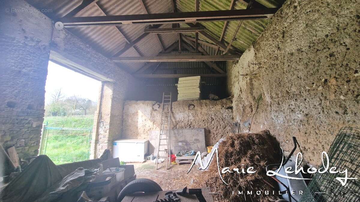 Terrain à NOTRE-DAME-DE-CENILLY