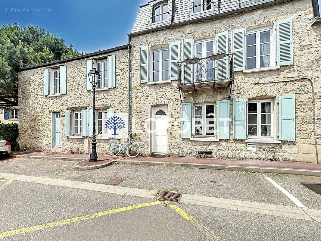 Maison à SAINT-NOM-LA-BRETECHE