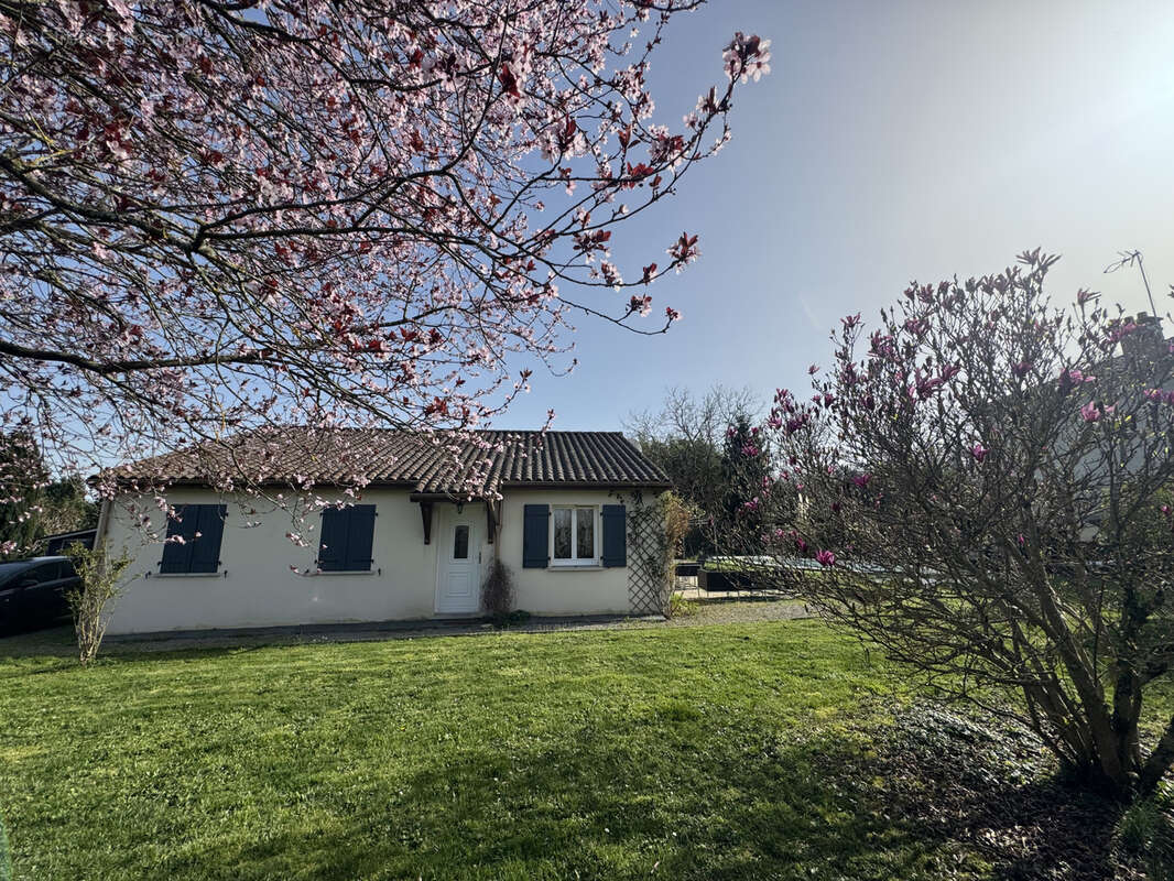 Maison à SAINT-MARTIN-DE-JUSSAC