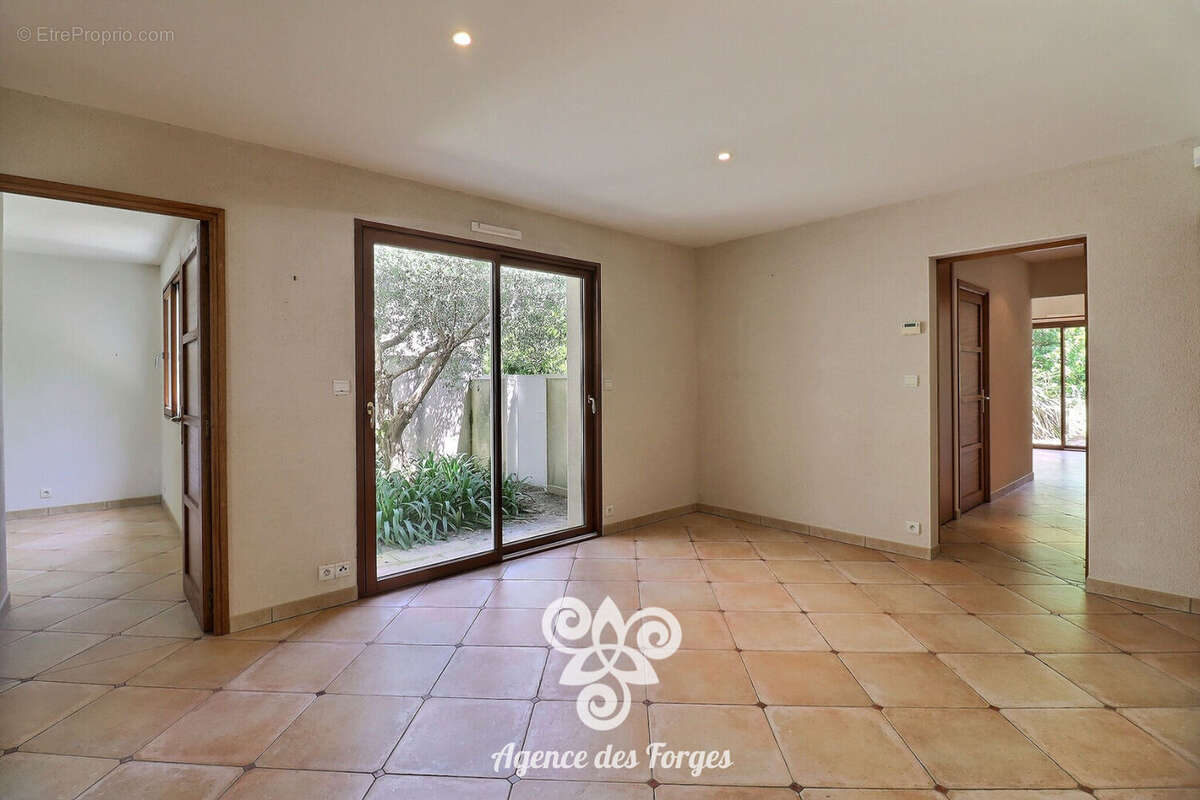 Maison d'architecte de 291m² - 6 chambres - avec piscine intérieure & spa - Carquefou - photo 10