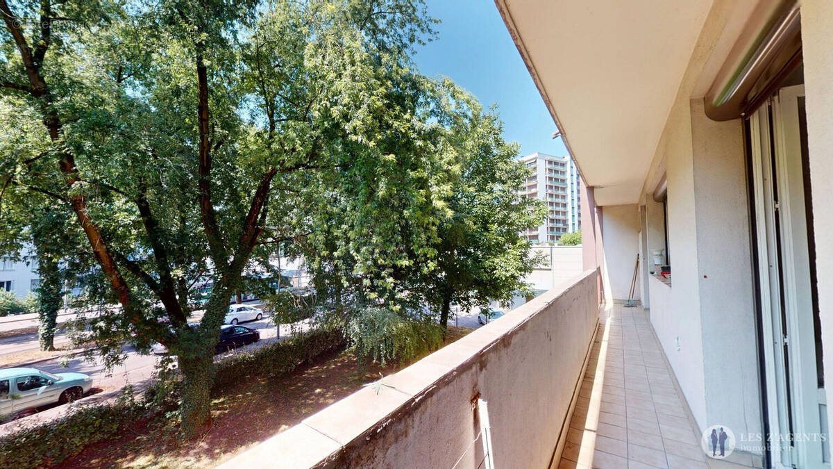Appartement à SAINT-MARTIN-D'HERES