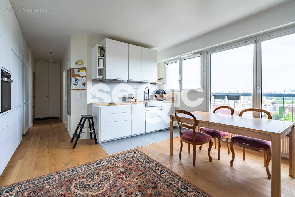 Appartement à PARIS-14E