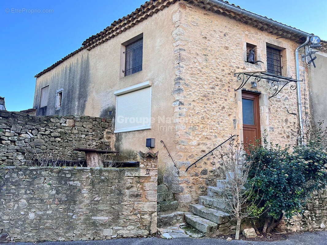Maison de village avec vue, terrasses, jardinet et stationnement - photo 8