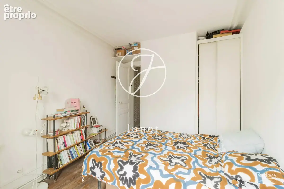 Paris 18ème - MONTMARTRE / HAUT LEPIC - Appartement - 3 pièces - 49,41m² Carrez - 53,52m² au sol - Balcon 2m² - photo 8
