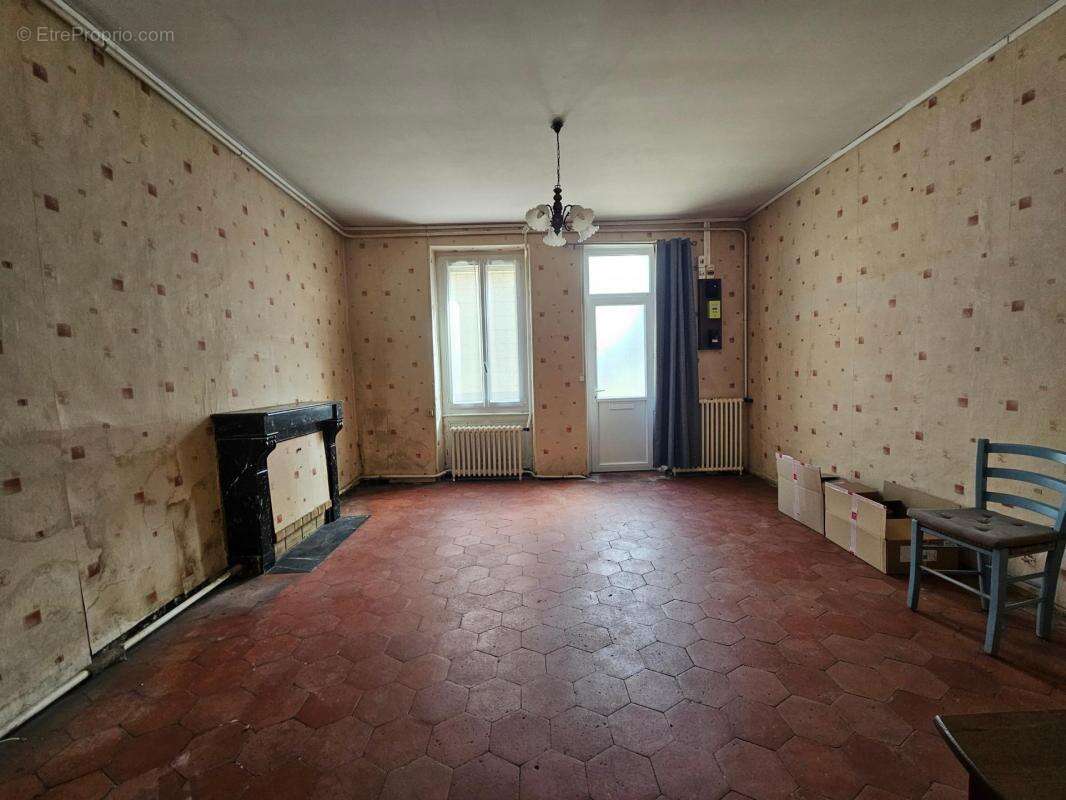 Maison à COULANS-SUR-GEE