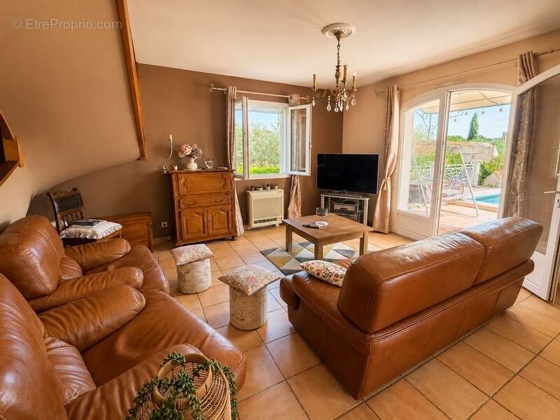 Maison à vendre 6 pièces 130 m2, dépendance, piscine, jardin  LAURIS (84) - photo 9