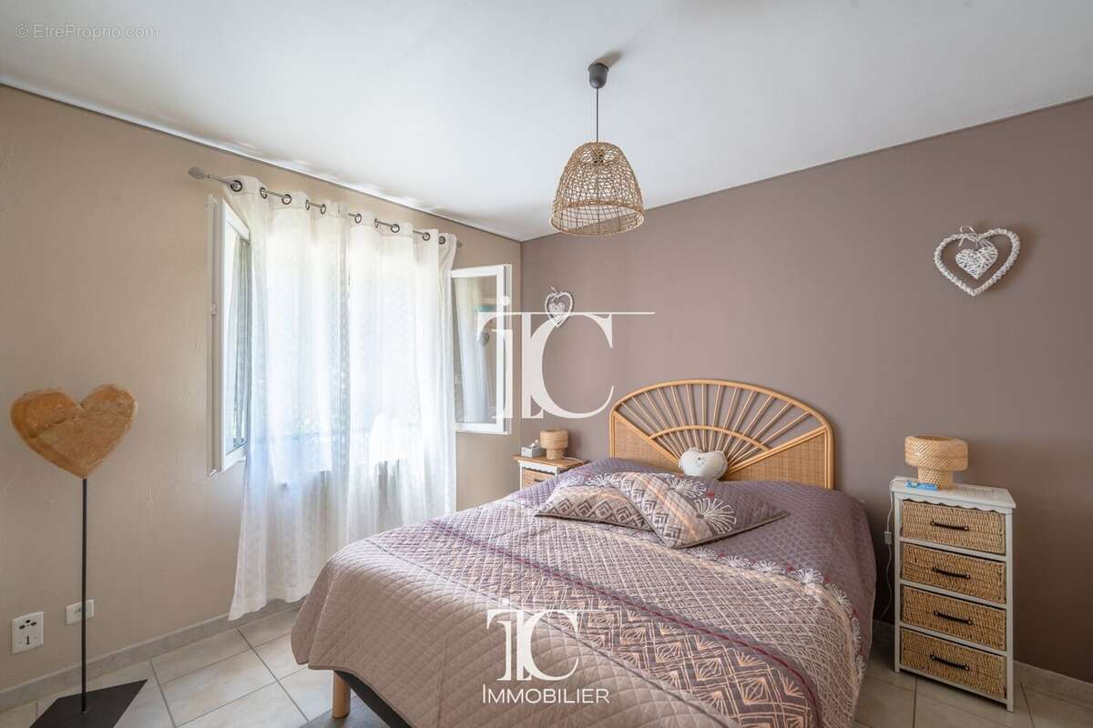 Villa 2005 140m² avec 5600m² terrain avec riviere - photo 9