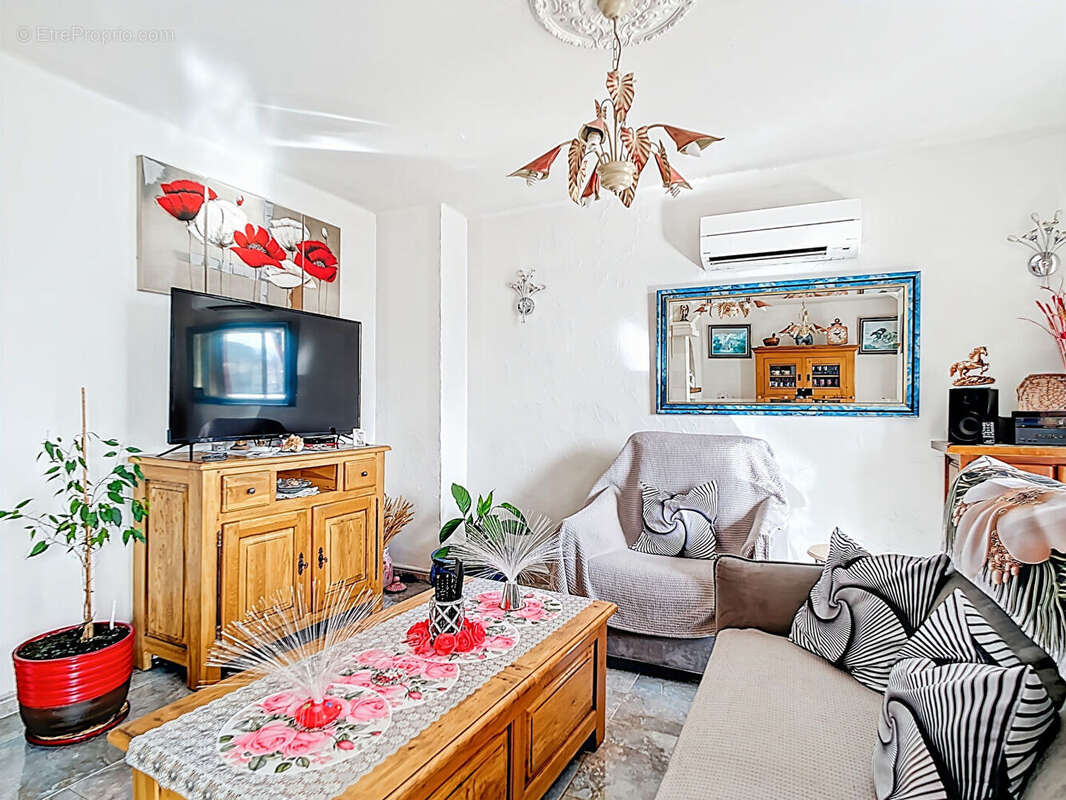 A vendre superbe Appartement 2 pièces de 54 m2  à Marseille - Secteur Bon Secours - photo 5