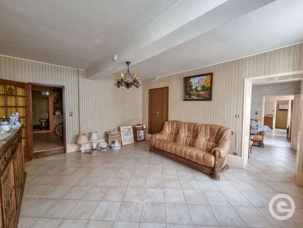 Maison à RAVIERES