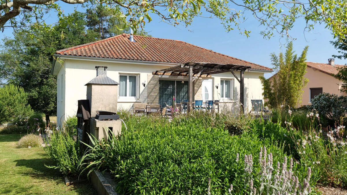 20250611_101131 - Maison à NONTRON