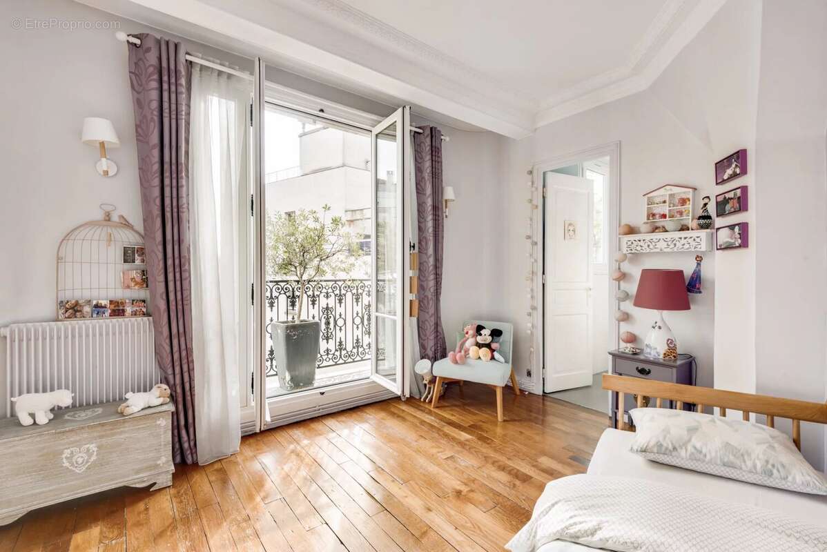 Appartement à PARIS-17E
