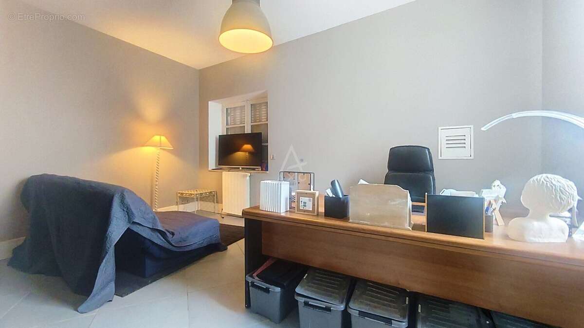 Maison de ville de 312 m² au cur de Roquefort avec jardin, piscine et garage - photo 9
