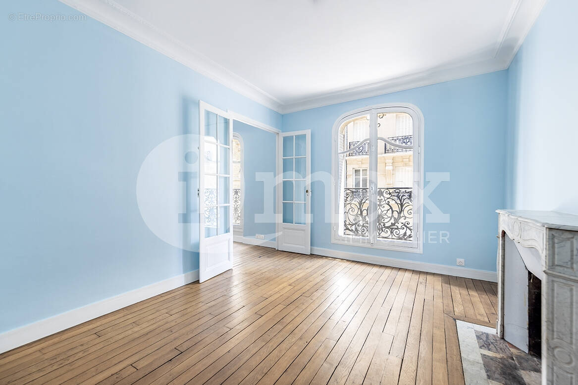 Appartement à COURBEVOIE