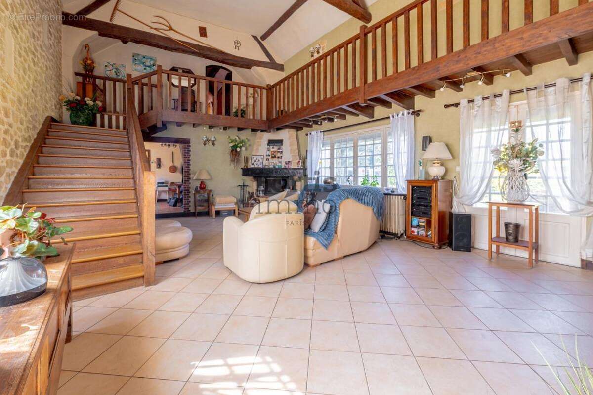 Maison à CHERISY