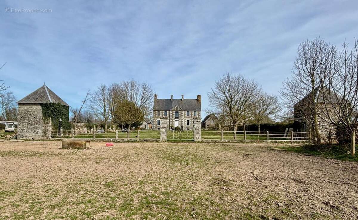 Maison à LE MESNIL-AMAND