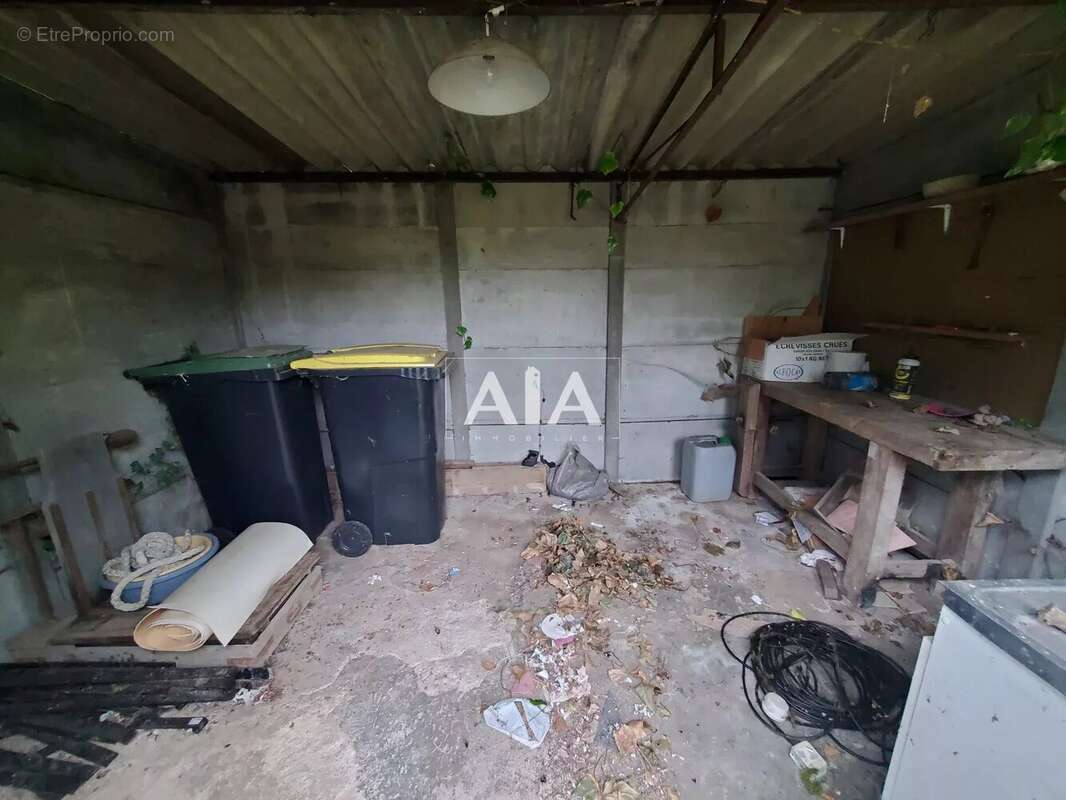 Maison à LES ADJOTS