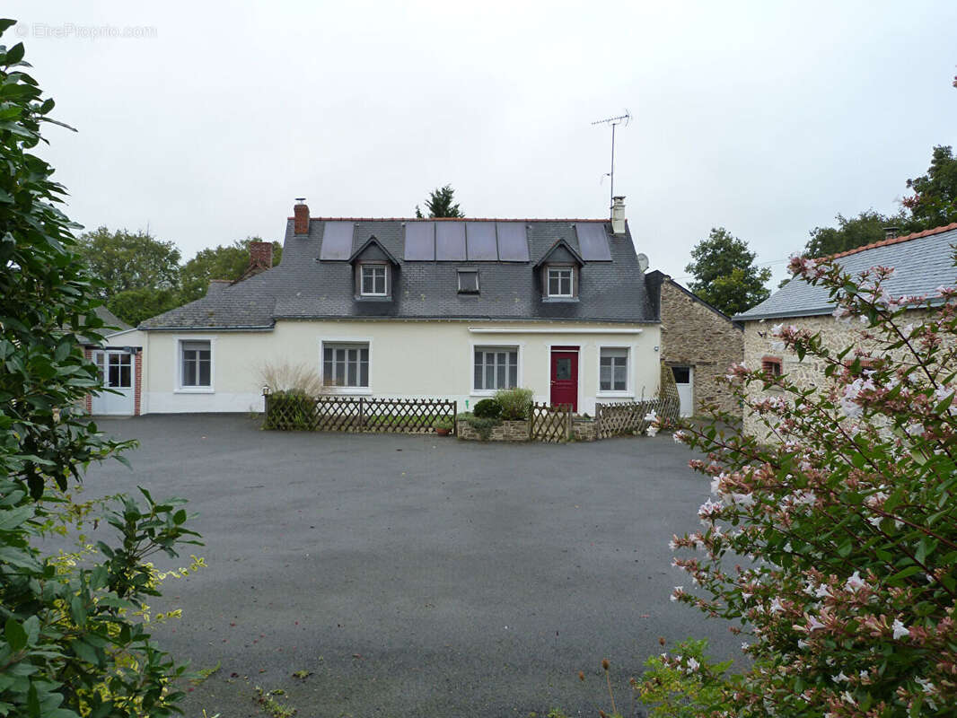 Maison à SAINT-ERBLON