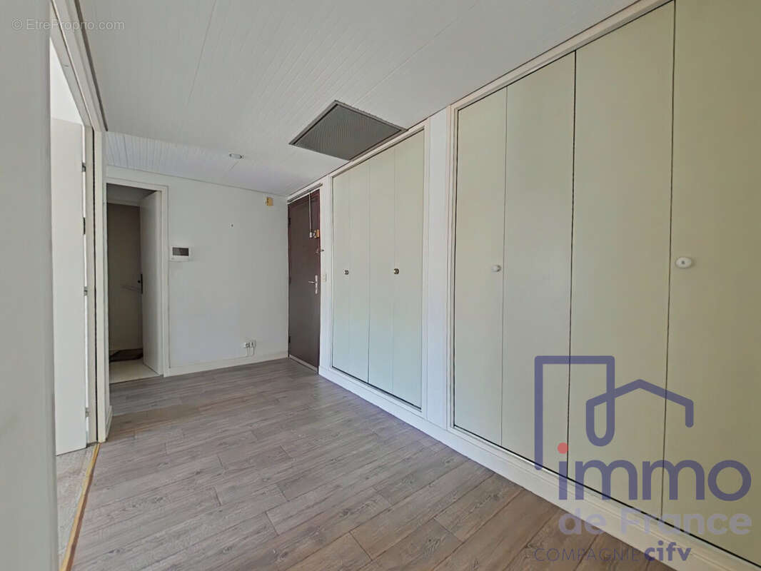 Appartement 73 m² à Saint-Etienne  - photo 4