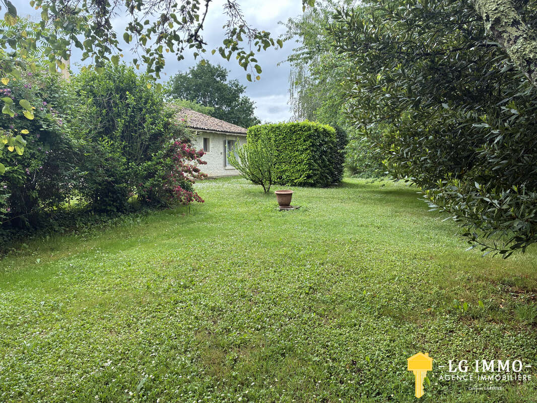 Belle maison familiale de 315 m2,  4 chambres, terrain 8000 m2, dependances - photo 28